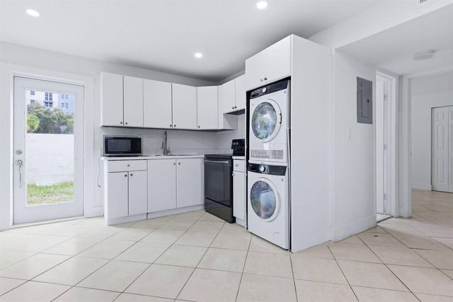 1015 NE 17th Avenue 102, Fort Lauderdale, FL 33304