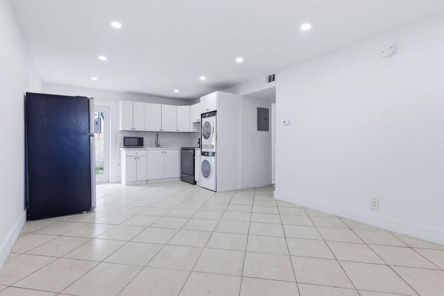 1015 NE 17th Avenue 102, Fort Lauderdale, FL 33304
