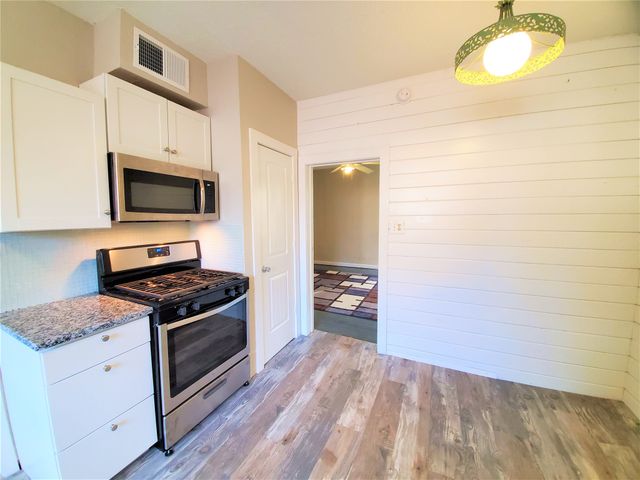2223 N Locust Street, Denton, TX 76209