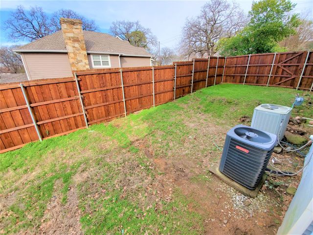 2223 N Locust Street, Denton, TX 76209