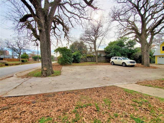 2223 N Locust Street, Denton, TX 76209