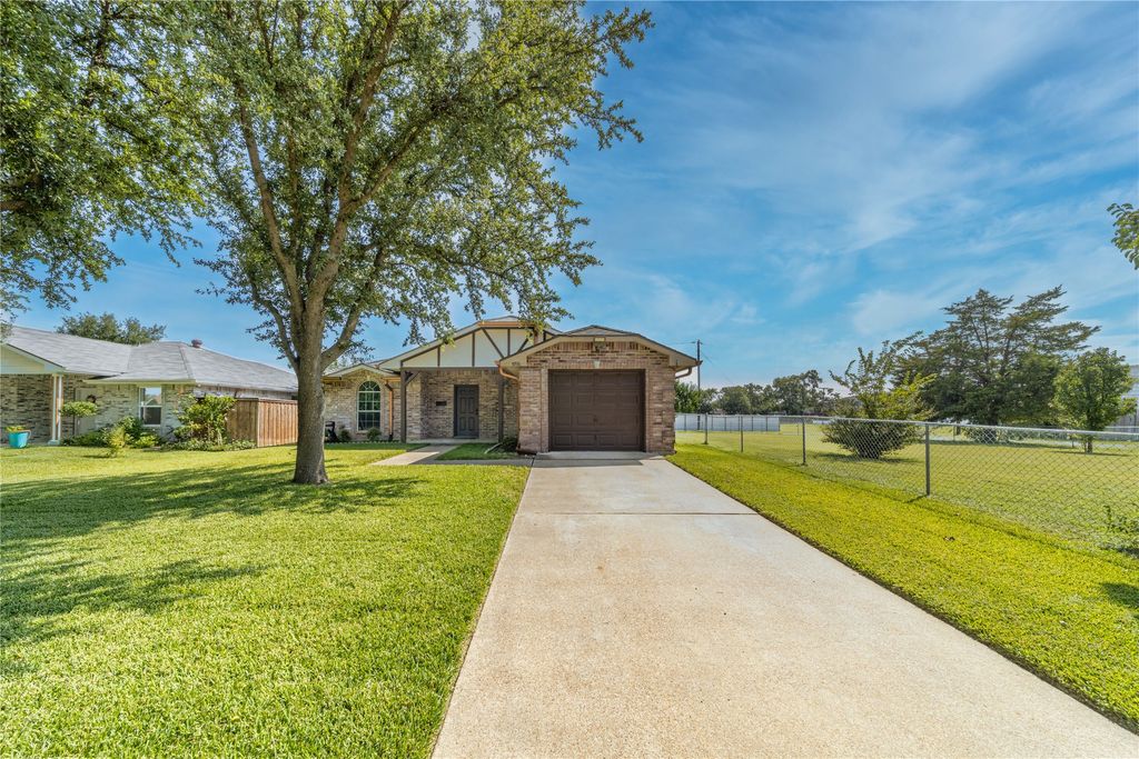 3006 Ruidosa Avenue, Dallas, TX 75228