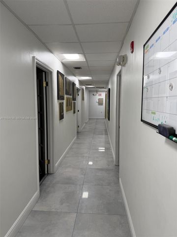 5465 NW 36th St, Miami Springs, FL 33166