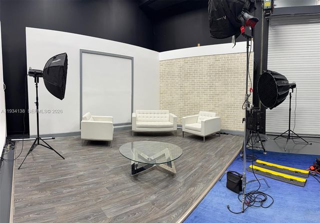 5465 NW 36th St, Miami Springs, FL 33166