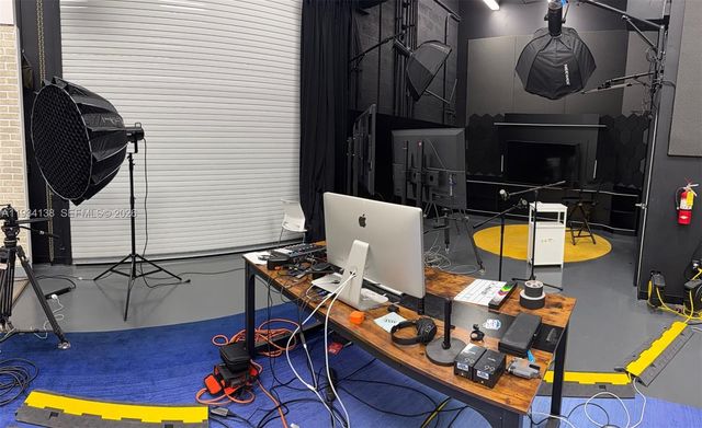 5465 NW 36th St, Miami Springs, FL 33166