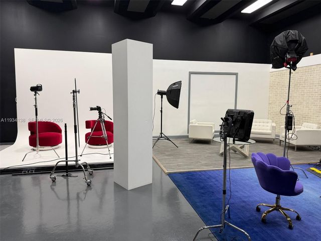 5465 NW 36th St, Miami Springs, FL 33166