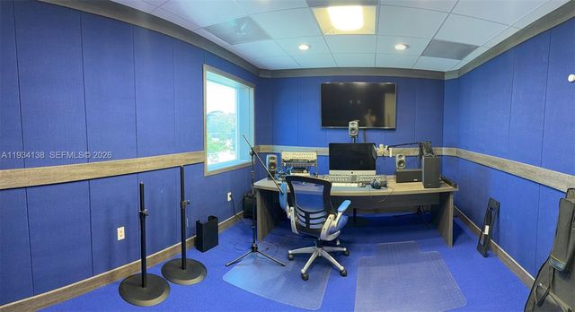 5465 NW 36th St, Miami Springs, FL 33166