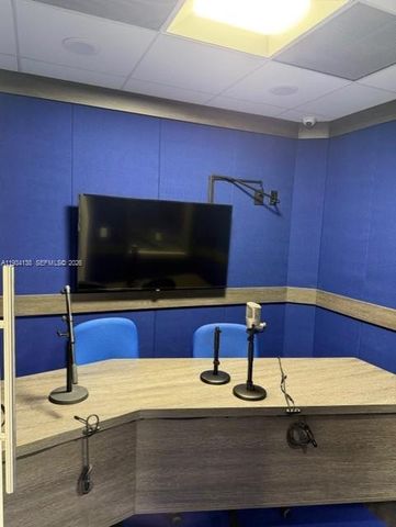 5465 NW 36th St, Miami Springs, FL 33166