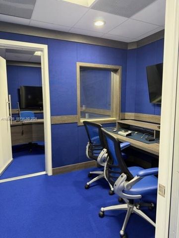 5465 NW 36th St, Miami Springs, FL 33166