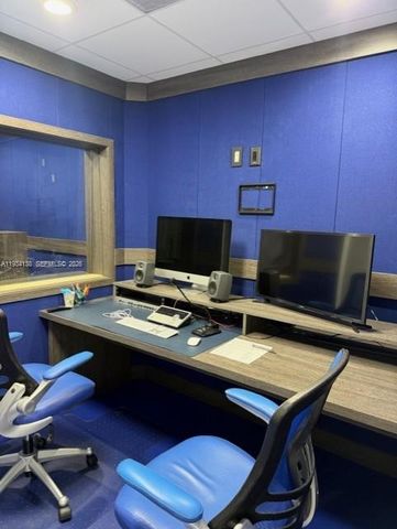 5465 NW 36th St, Miami Springs, FL 33166