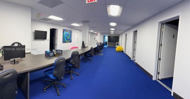 5465 NW 36th St, Miami Springs, FL 33166