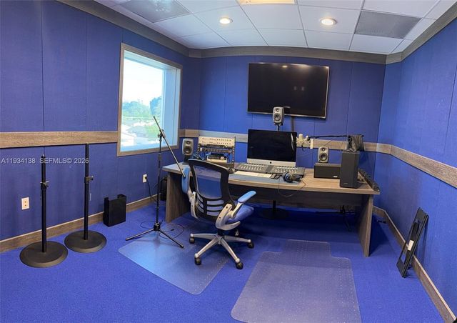 5465 NW 36th St, Miami Springs, FL 33166