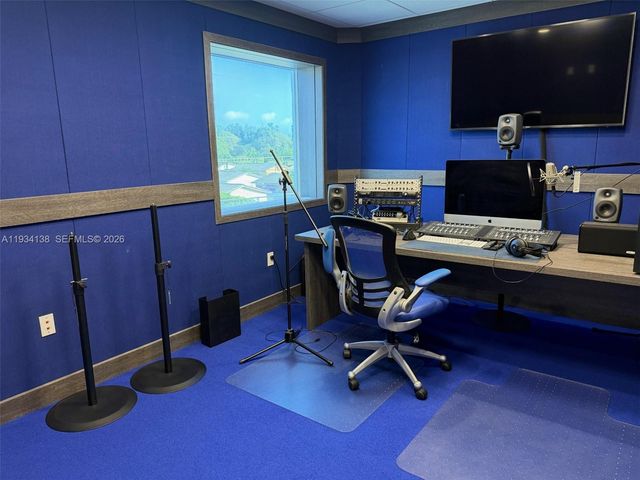 5465 NW 36th St, Miami Springs, FL 33166