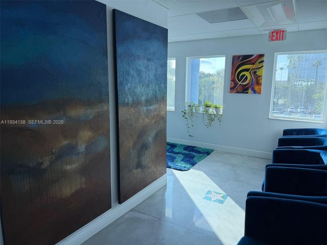 5465 NW 36th St, Miami Springs, FL 33166