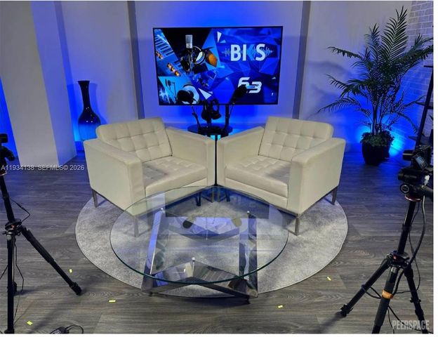 5465 NW 36th St, Miami Springs, FL 33166