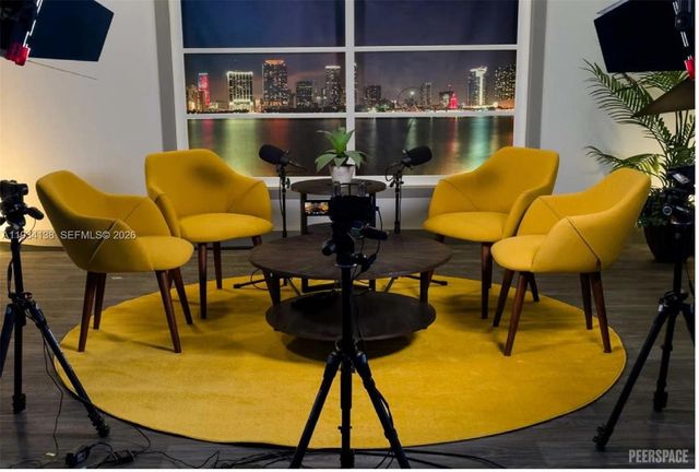 5465 NW 36th St, Miami Springs, FL 33166