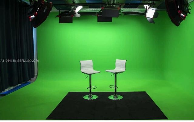 5465 NW 36th St, Miami Springs, FL 33166