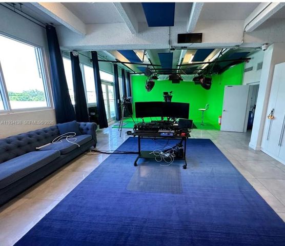 5465 NW 36th St, Miami Springs, FL 33166