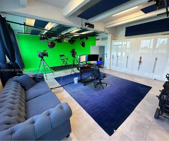 5465 NW 36th St, Miami Springs, FL 33166