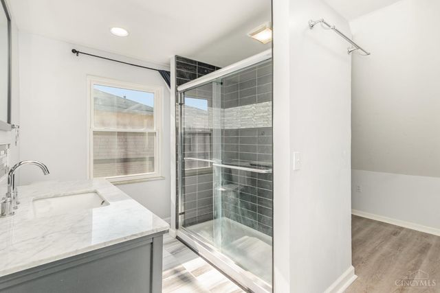 389 Grand Avenue, Cincinnati, OH 45205