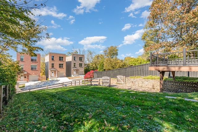 389 Grand Avenue, Cincinnati, OH 45205