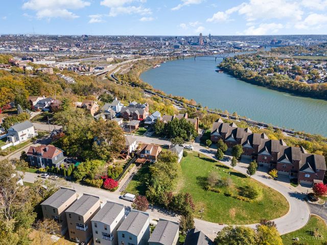 389 Grand Avenue, Cincinnati, OH 45205