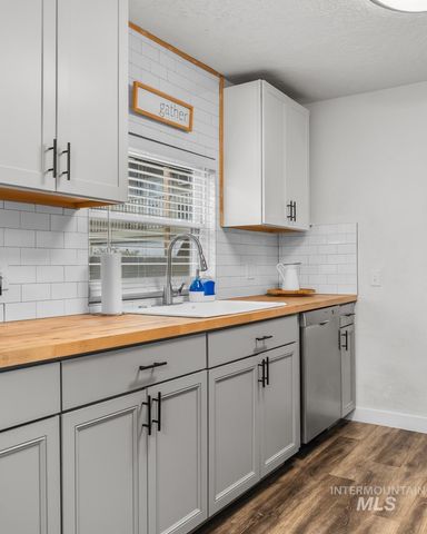 112 17th Ave S, Nampa, ID 83651