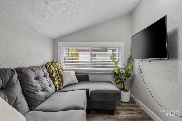 112 17th Ave S, Nampa, ID 83651