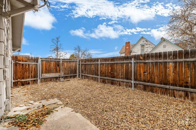 112 17th Ave S, Nampa, ID 83651