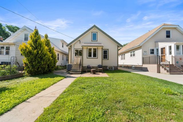 5326 W Wells STREET, Milwaukee, WI 53208