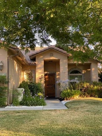 5445 N Salinas Avenue, Fresno, CA 93722