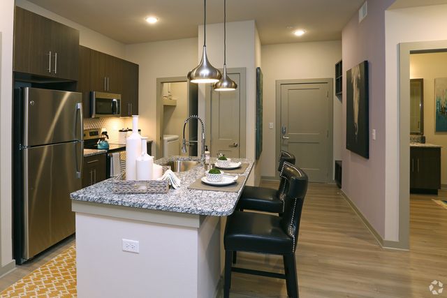 690 E Algonquin Road 3306, Schaumburg, IL 60173