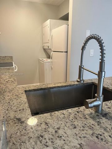 802 Twin Lakes Dr 17-A, Coral Springs, FL 33071