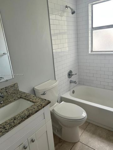 802 Twin Lakes Dr 17-A, Coral Springs, FL 33071