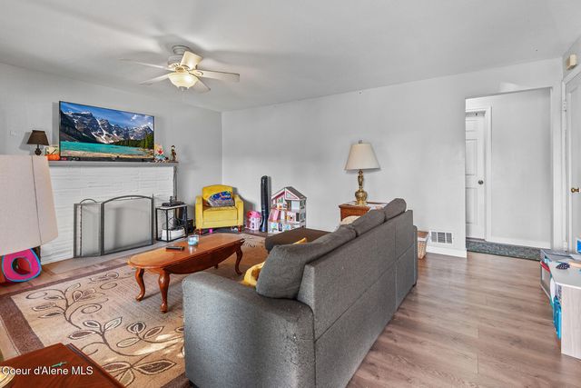 8111 E Knox Ave, Spokane Valley, WA 99212