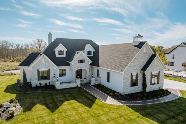 20285 Newport LANE, Brookfield, WI 53045