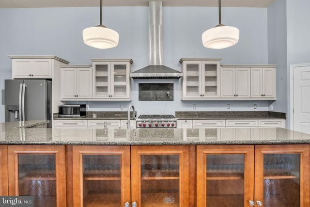 250 MOORELAND AVE, Carlisle, PA 17013