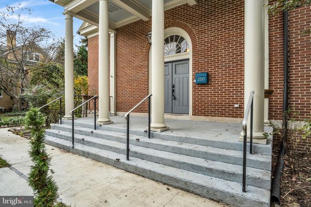 250 MOORELAND AVE, Carlisle, PA 17013