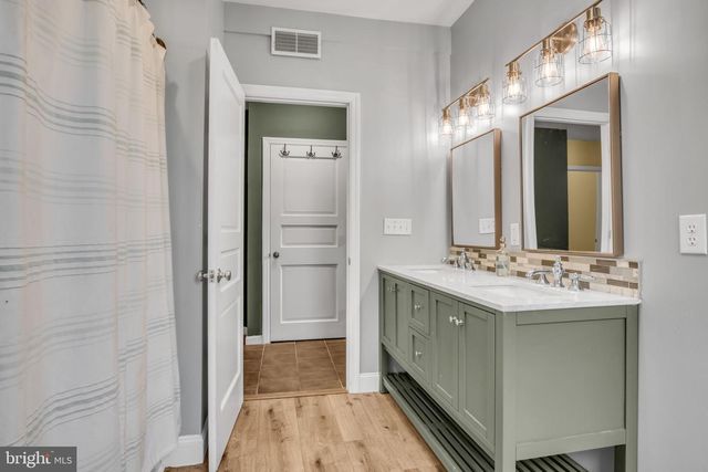 250 MOORELAND AVE, Carlisle, PA 17013