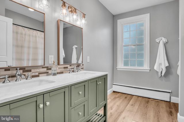 250 MOORELAND AVE, Carlisle, PA 17013