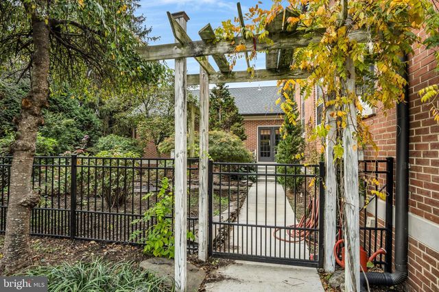 250 MOORELAND AVE, Carlisle, PA 17013