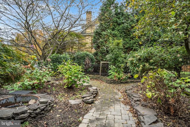 250 MOORELAND AVE, Carlisle, PA 17013