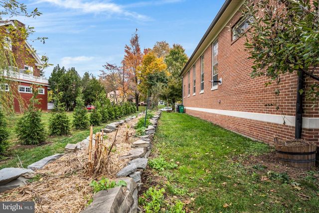 250 MOORELAND AVE, Carlisle, PA 17013