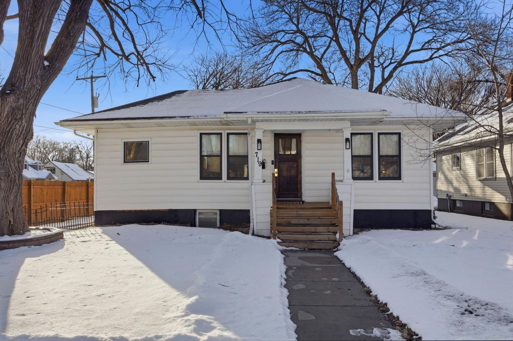 719 15th Street S, Fargo, ND 58103