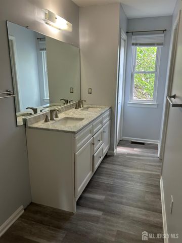 28 Renaissance Lane, New Brunswick, NJ 08901