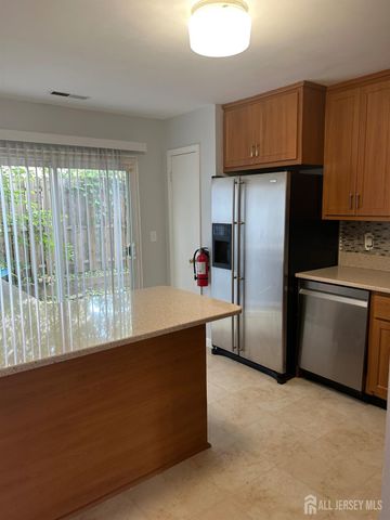 28 Renaissance Lane, New Brunswick, NJ 08901