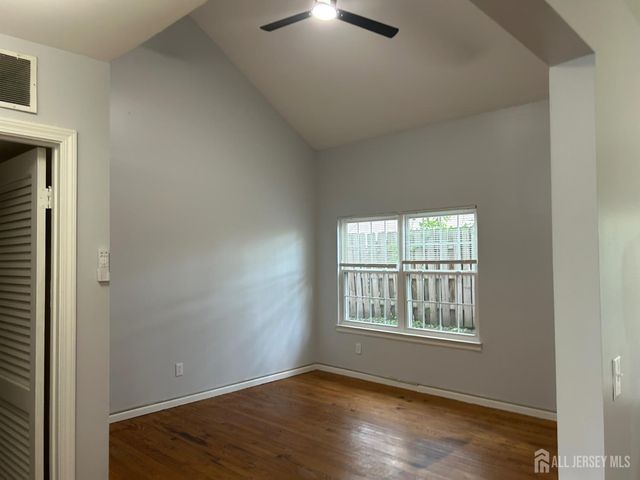 28 Renaissance Lane, New Brunswick, NJ 08901