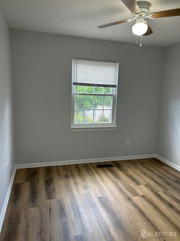 28 Renaissance Lane, New Brunswick, NJ 08901