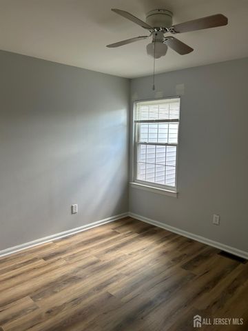 28 Renaissance Lane, New Brunswick, NJ 08901
