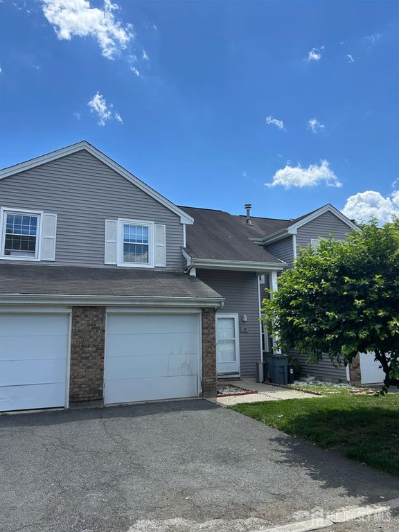 28 Renaissance Lane, New Brunswick, NJ 08901